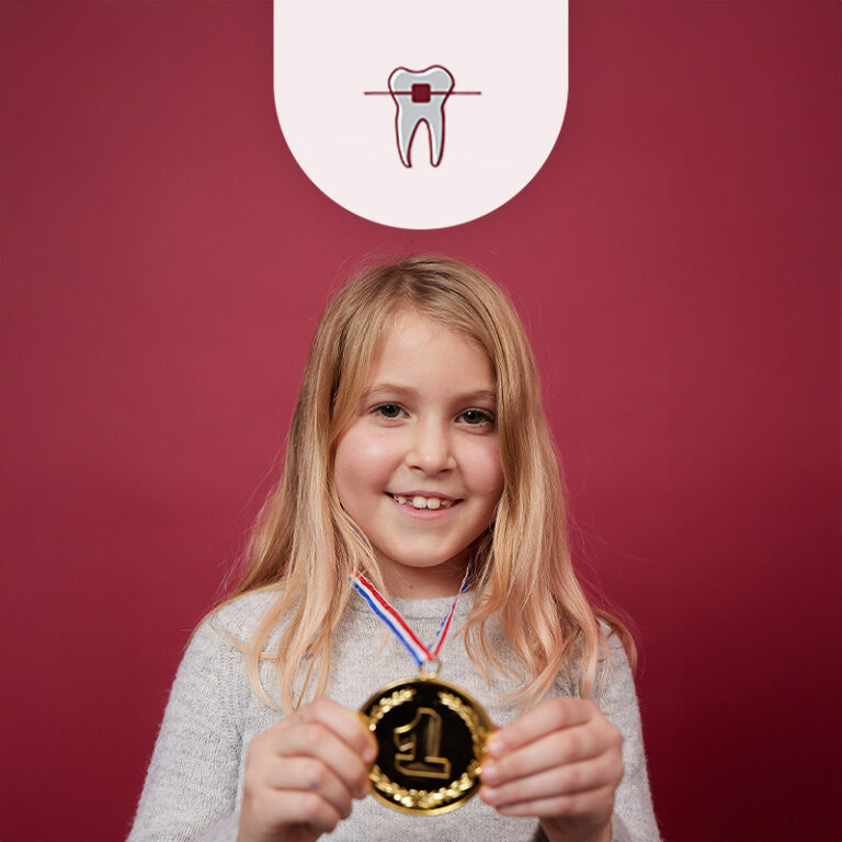 Mädchen, mit Medaille, Platz 1